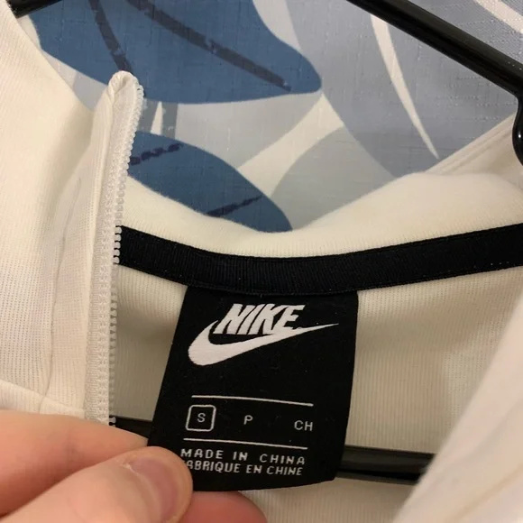 Nike Tech White Full Zip Jacket Hooded - Picture 5 of 6